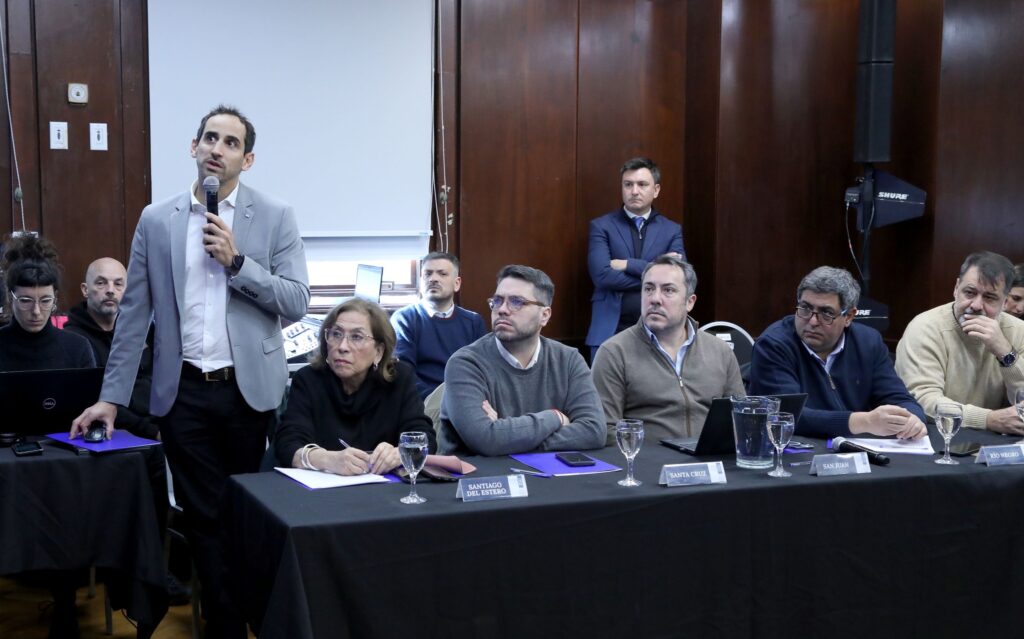 ¡No es un juego! Hacen un llamado urgente a toda la población para que se acerquen a los vacunatorios - Image 3